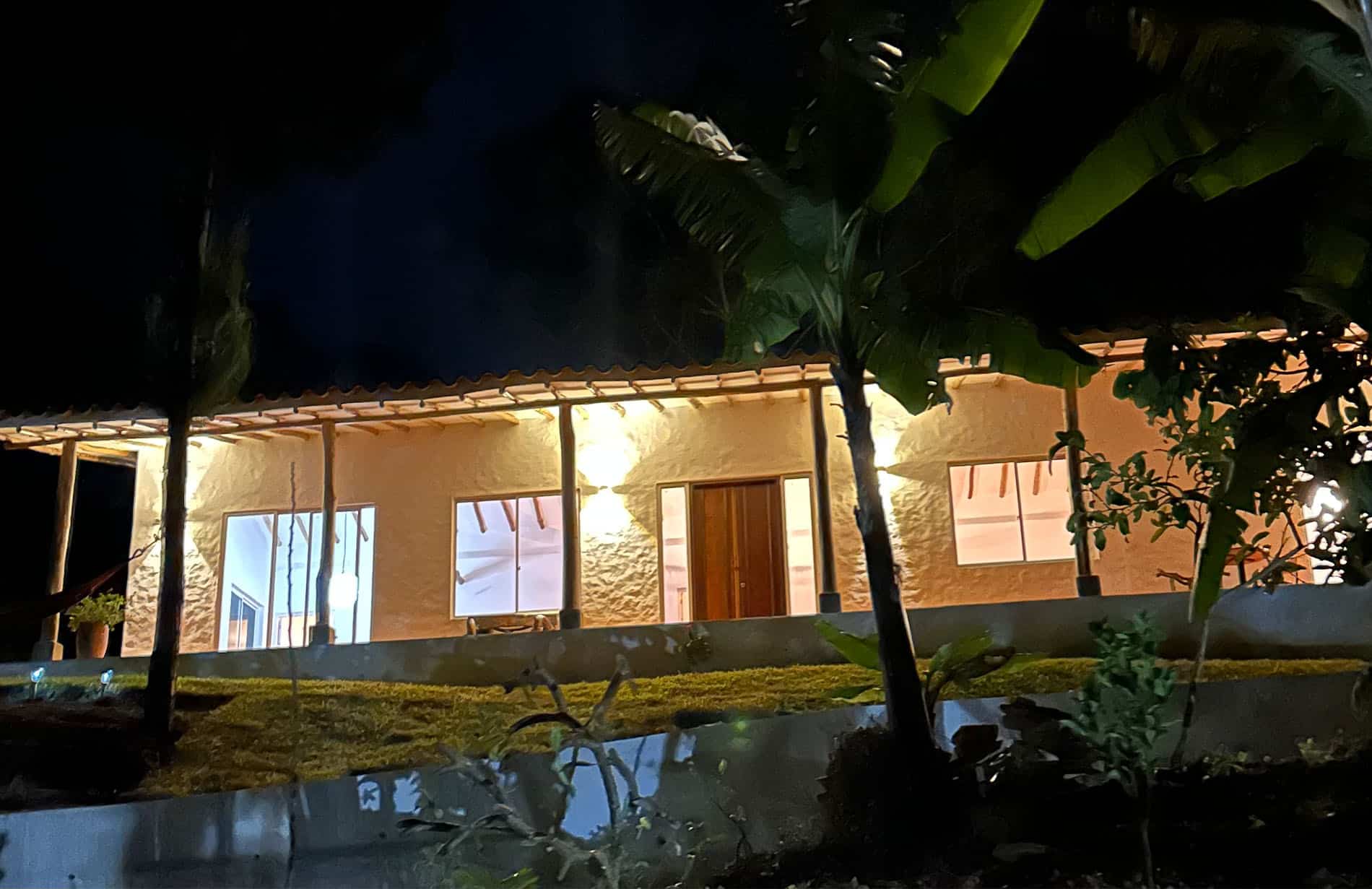 1_0012_IMG_1507 Eco-Retreat Colombia - picture of the bricks being laid