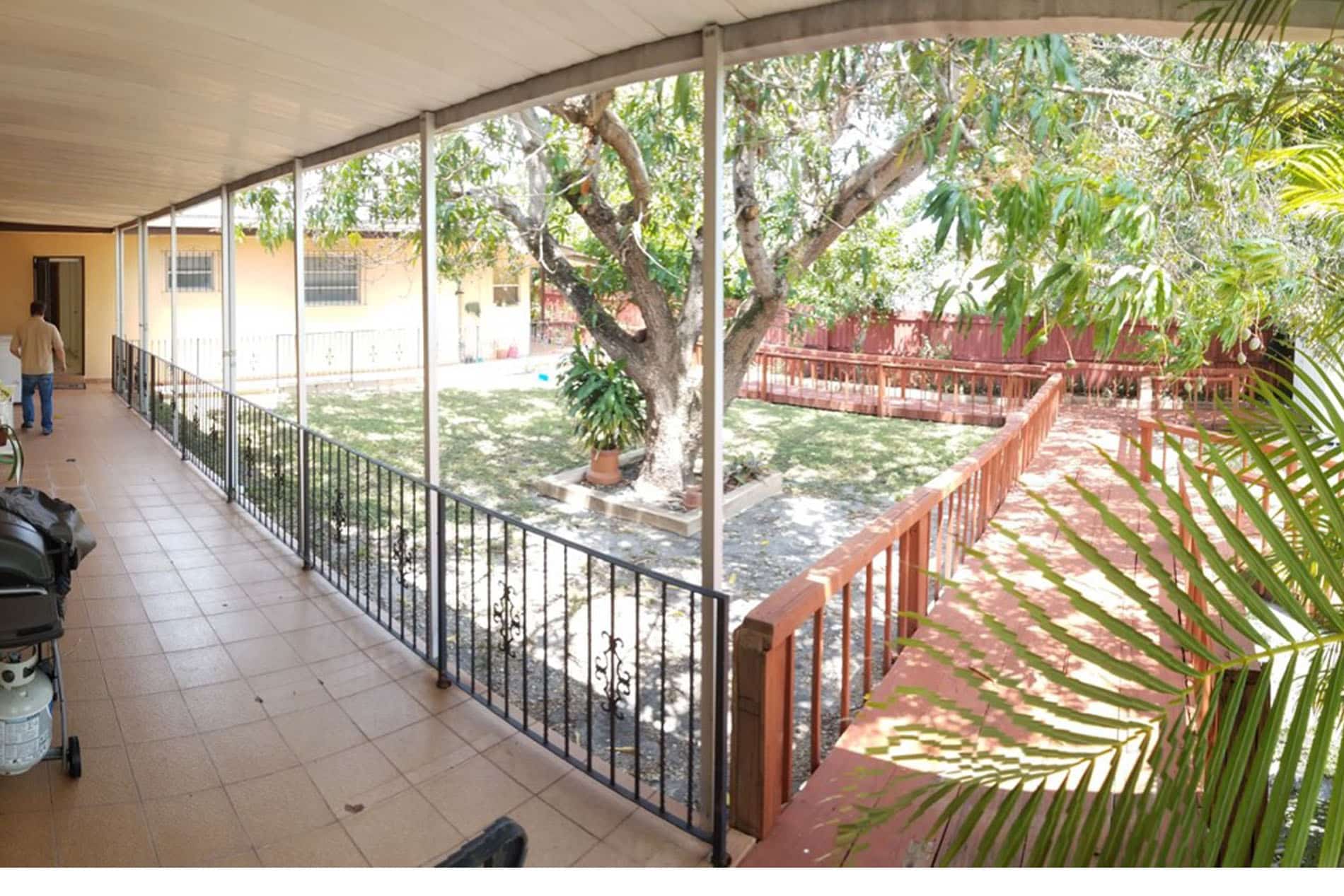 3_0002_coconut before 6 Modular Business Office - view of the front porch with wooden roof, designed by Beatrice Leupold